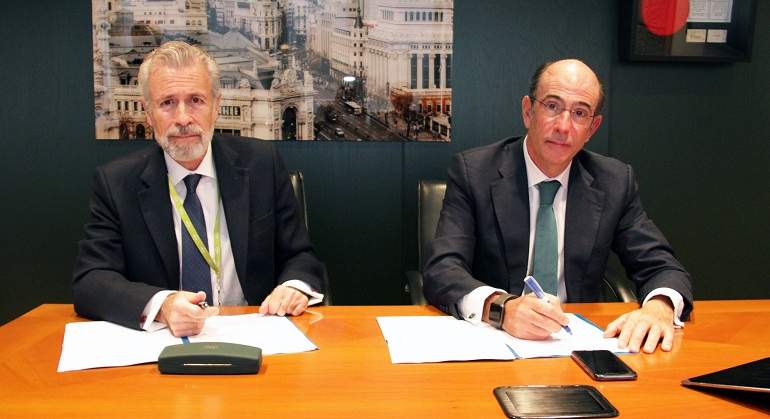 Firma acuerdo Enagás INERCO. Vicente Cortes, presidente de Inerco, y Marcelino Oreja, consejero delegado de Enagás